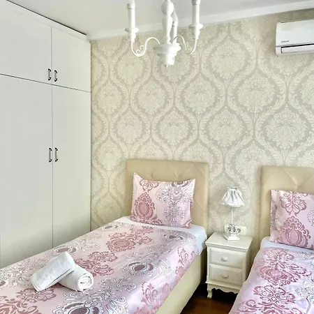 Daire Centre Near Mother Teresa With 4 *